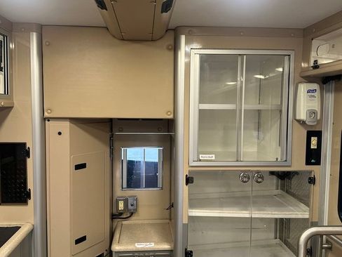 Used 2011 Chevrolet Express 4500 w/ Ambulance Package RWD image 28