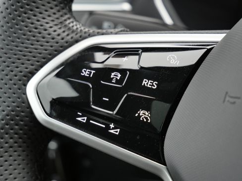 Certified 2022 Volkswagen Tiguan SEL R-Line AWD/4WD image 33