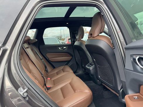 Certified 2023 Volvo XC60 B6 Ultimate w/ Climate Package image 11
