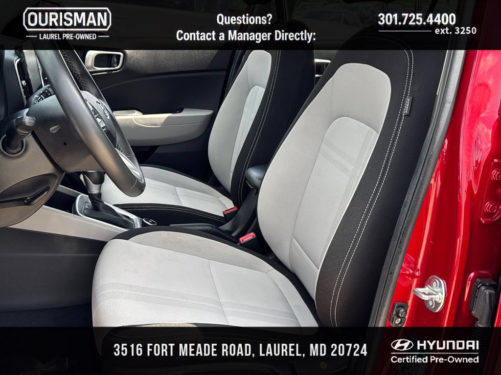 Certified 2025 Hyundai Venue SEL FWD image 6