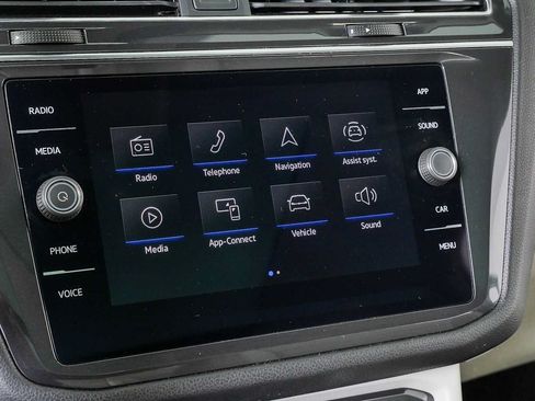Certified 2023 Volkswagen Tiguan SE w/ Panoramic Sunroof Package FWD image 16