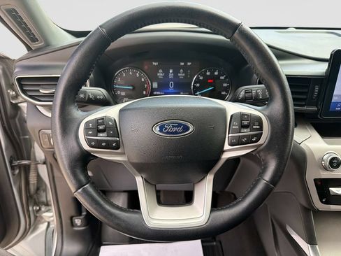 Used 2023 Ford Explorer XLT w/ Equipment Group 202A AWD/4WD image 34