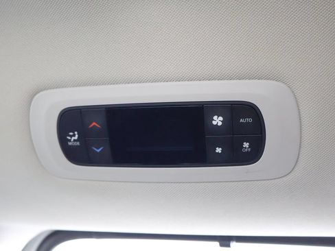 Used 2023 Chrysler Pacifica Touring-L FWD image 37