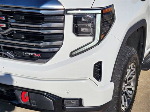 Used 2022 GMC Sierra 1500 AT4 w/ AT4 Premium Package image 9