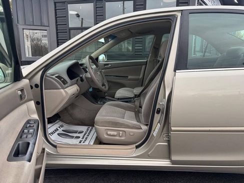 Used 2005 Toyota Camry LE FWD image 8