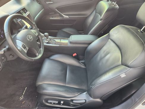 Used 2013 Lexus IS 250C w/ Luxury Pkg RWD image 13