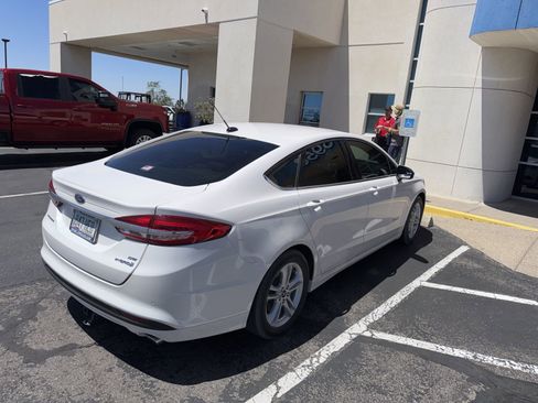 Used 2018 Ford Fusion SE FWD image 5