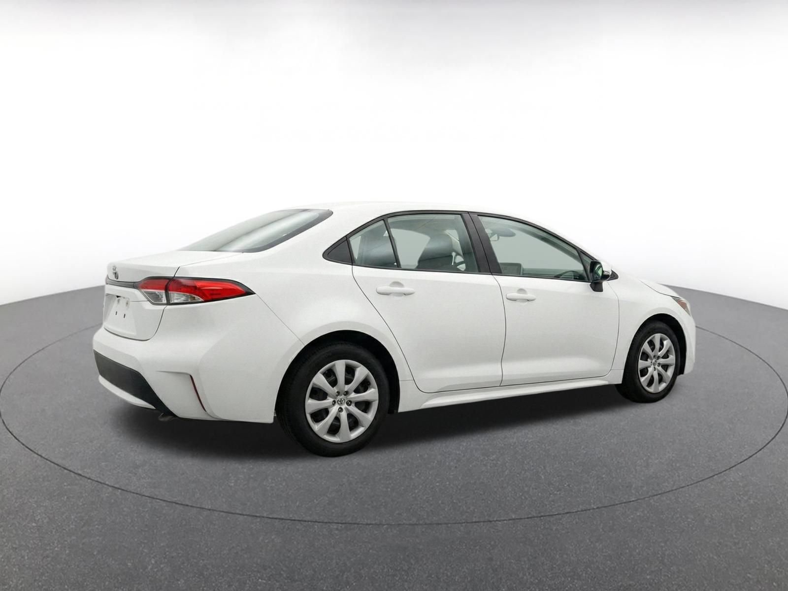 Used 2025 Toyota Corolla LE FWD image 10