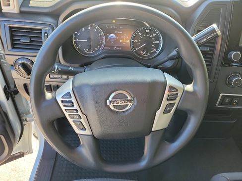 Used 2022 Nissan Titan S image 27