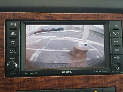 Used 2010 Jeep Commander Limited image 26