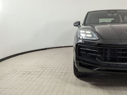New 2026 Porsche Cayenne Coupe AWD/4WD image 12