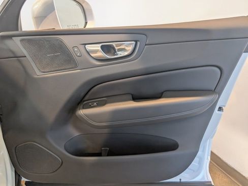 Used 2023 Volvo XC60 B5 Plus image 30