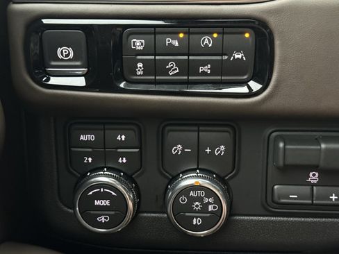 New 2026 GMC Yukon XL Denali Ultimate AWD/4WD image 26