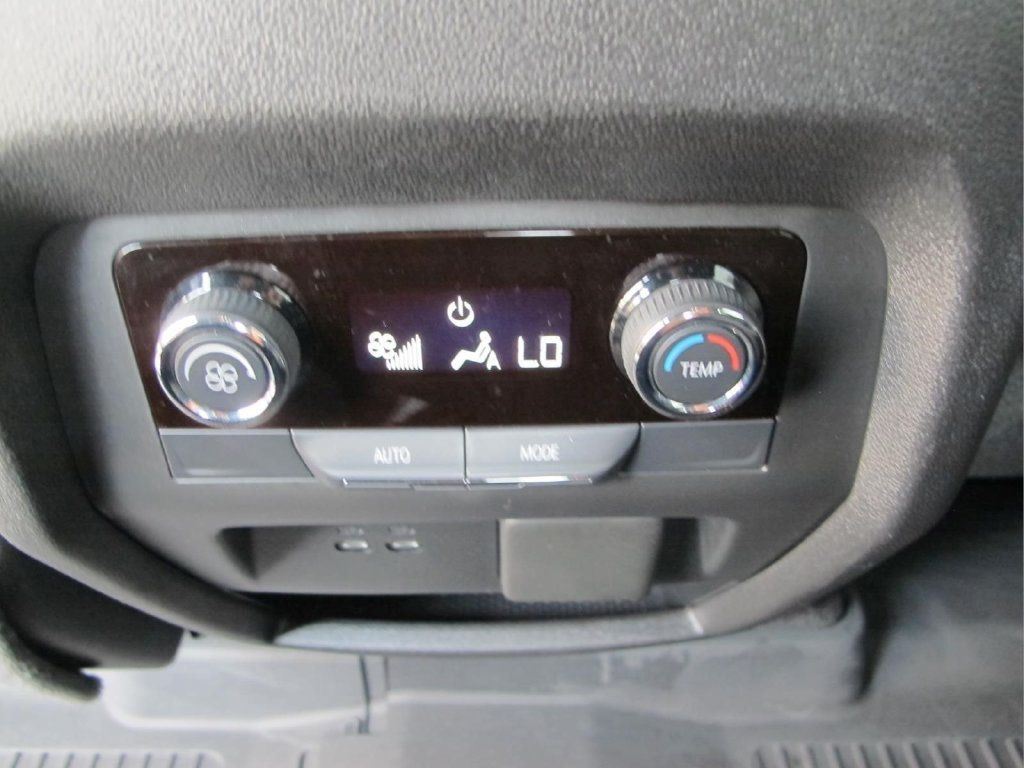 Used 2025 Chevrolet Traverse LT w/ Driver Confidence Package FWD image 22