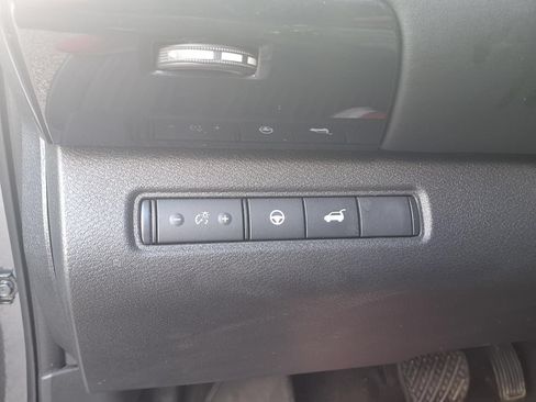 Used 2025 Nissan Pathfinder SV FWD image 6