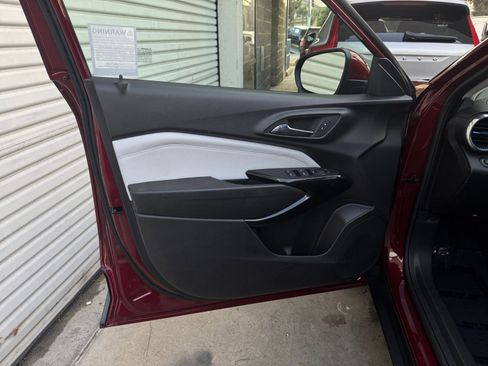 Used 2025 Chevrolet Trax LT image 20