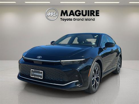 Used 2023 Toyota Crown XLE image 1