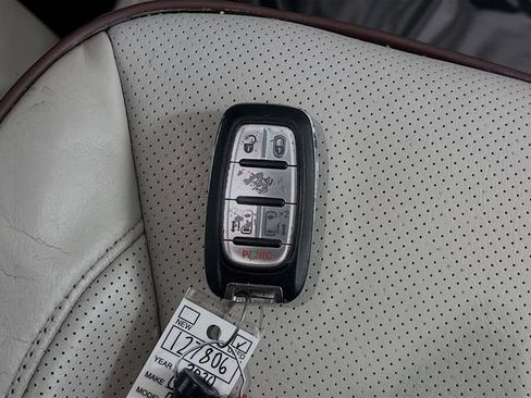 Used 2020 Chrysler Pacifica Limited FWD image 33