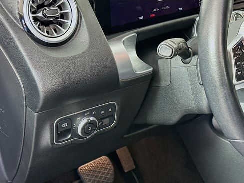 Used 2025 Mercedes-Benz GLB 250 image 17