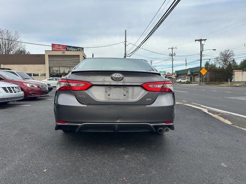 Used 2018 Toyota Camry L image 5
