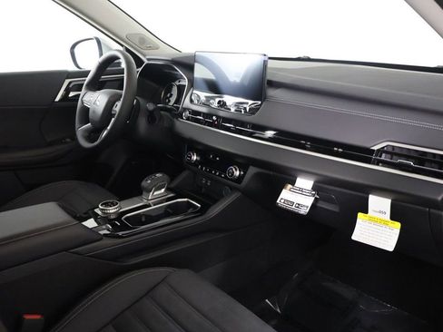 New 2026 Mitsubishi Outlander SE image 30