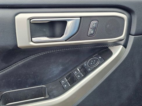 Used 2022 Ford Explorer XLT RWD image 16