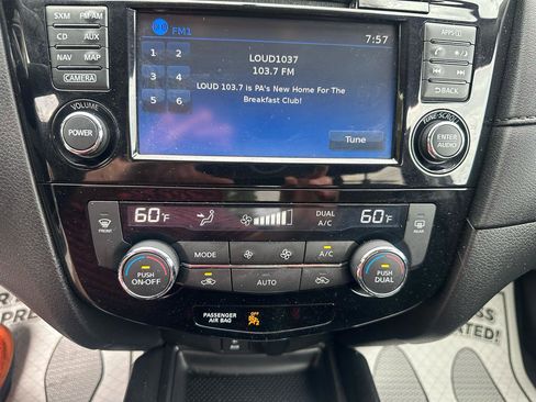 Used 2017 Nissan Rogue SV w/ SV Premium Package AWD/4WD image 14