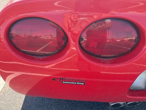 Used 2004 Chevrolet Corvette Coupe w/ Preferred Equipment Group RWD image 12