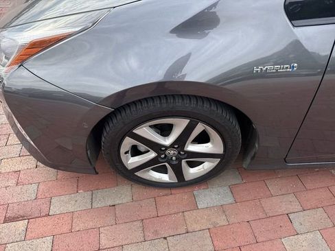 Used 2017 Toyota Prius Four FWD image 2