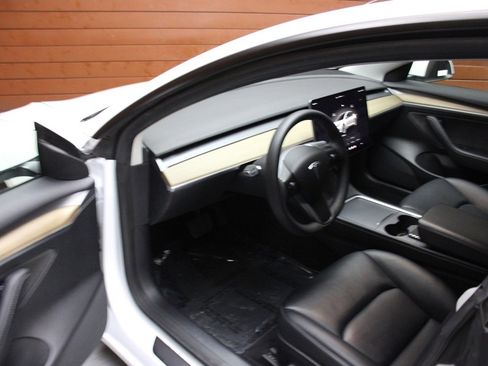 Used 2022 Tesla Model 3 Standard Range image 19