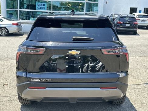 Used 2025 Chevrolet Equinox LT AWD/4WD image 3