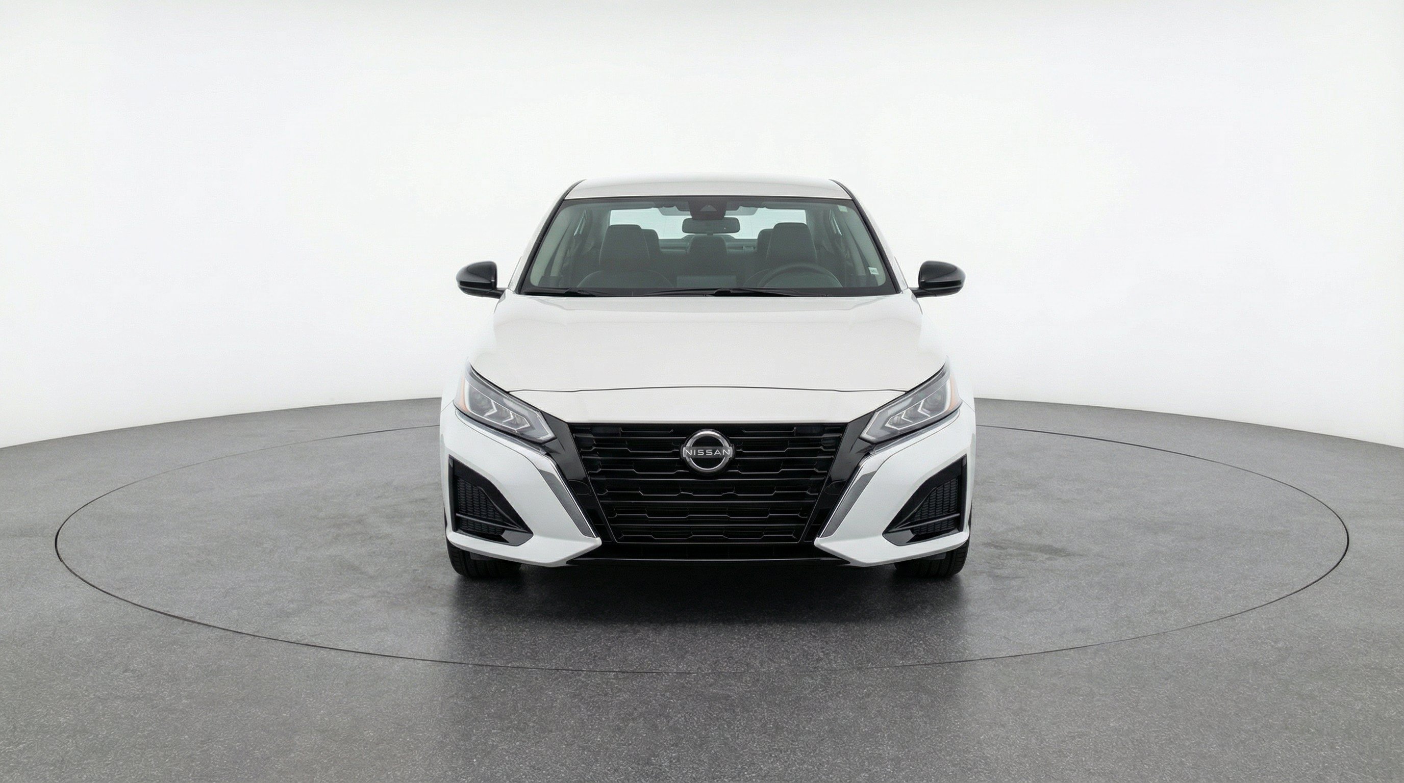 Used 2025 Nissan Altima 2.5 SV FWD image 2