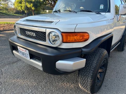 Used 2012 Toyota FJ Cruiser 4WD w/ Upgrade Pkg image 5