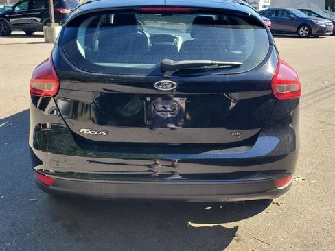 Used 2018 Ford Focus SE w/ Cold Weather Package FWD image 5