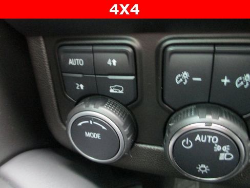 Used 2022 Chevrolet Suburban RST w/ Luxury Package image 28