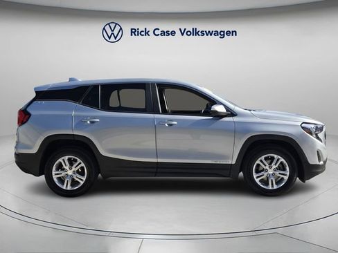 Used 2021 GMC Terrain SLE image 3