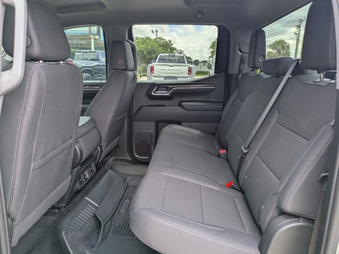 Used 2025 Chevrolet Silverado 1500 LT RWD image 13