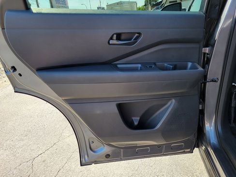 Used 2024 Nissan Pathfinder SV image 18