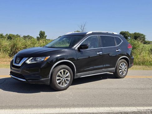 Used 2017 Nissan Rogue SV AWD/4WD image 2
