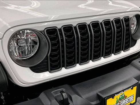 Used 2025 Jeep Gladiator Sport AWD/4WD image 33