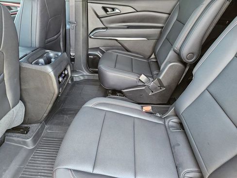 Used 2025 Chevrolet Traverse Z71 w/ Enhanced Driving Package image 37