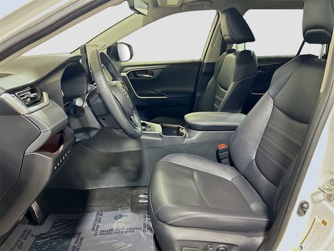 Used 2024 Toyota RAV4 Limited image 19