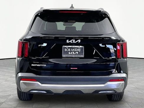 Certified 2026 Kia Sorento S w/ S Panoramic Sunroof Package FWD image 5