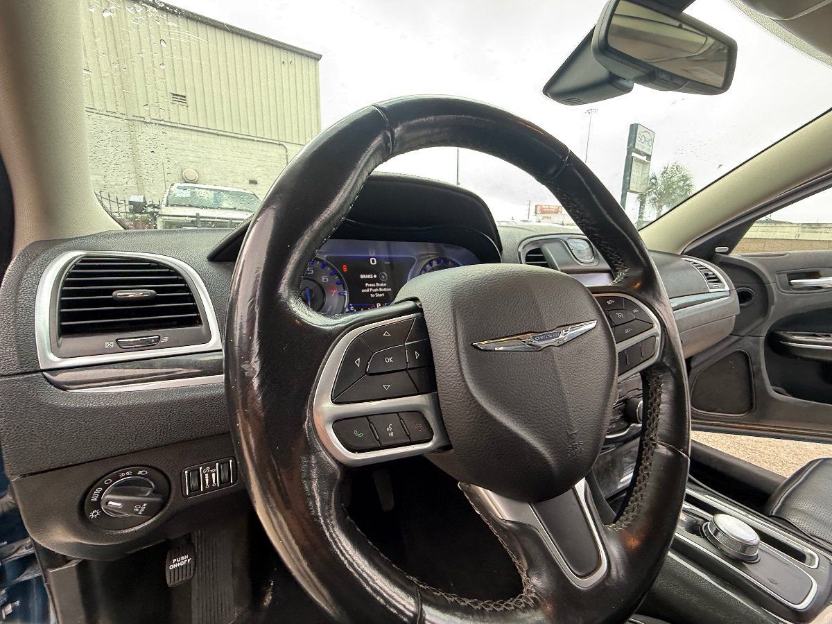 Used 2021 Chrysler 300 Touring L AWD/4WD image 23