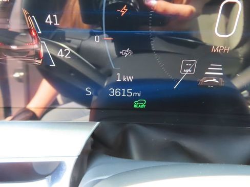 Used 2024 Cadillac Lyriq Luxury AWD/4WD image 21