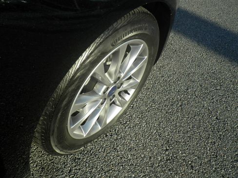 Used 2017 Ford Fusion SE image 9