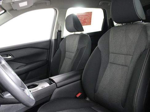 Certified 2024 Nissan Rogue SV FWD image 20