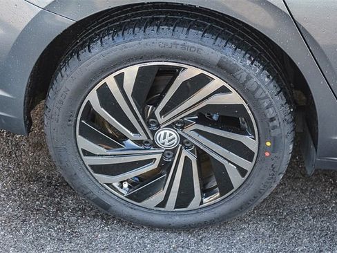 Used 2019 Volkswagen Jetta SEL Premium image 11