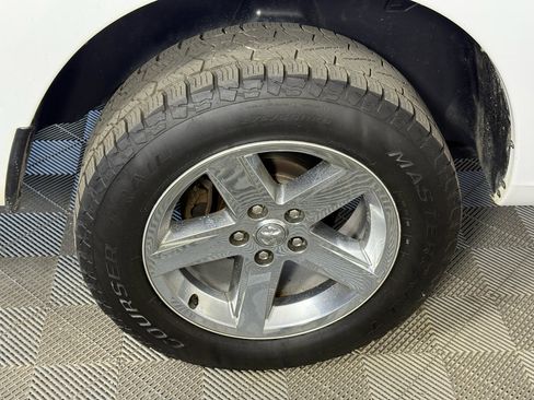 Used 2017 RAM 1500 Express image 5