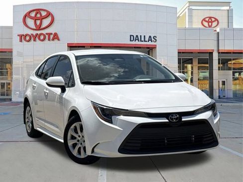 Used 2025 Toyota Corolla LE FWD image 1